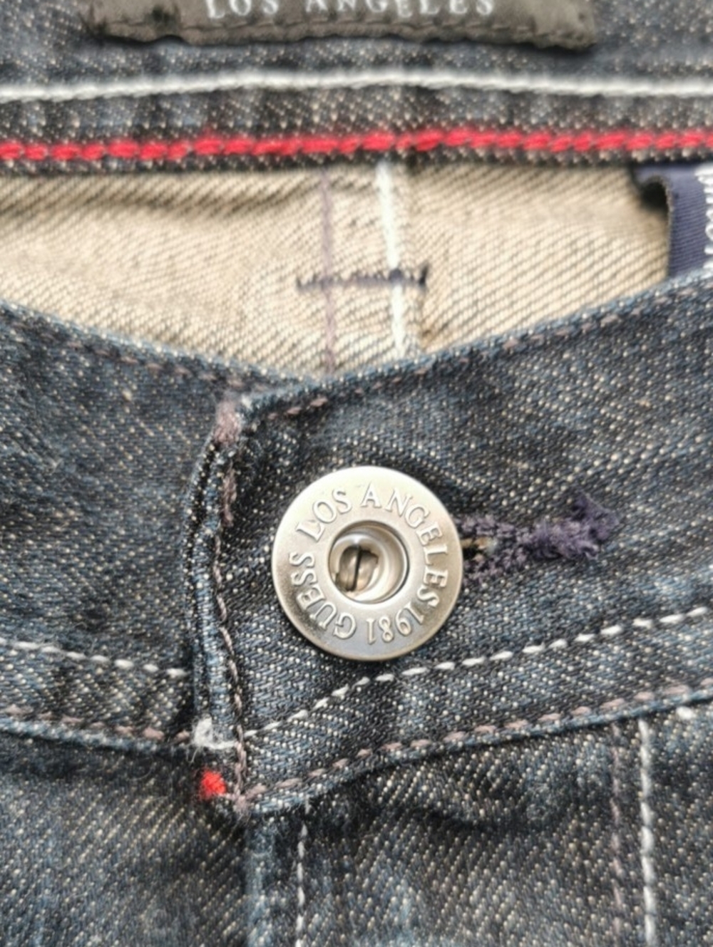 Men's Y2K Guess Dark Wash Indigo Jeans with Rear Zipper Details. Size 33X32 - Picture 4 of 8